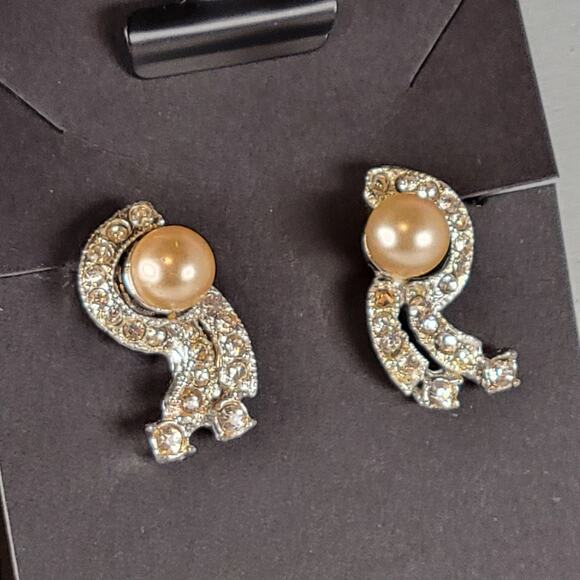 Vintage Japan Rhinestone Cream Pearl Clip-On Earrings Silver Tone Rhinestones - Picture 12 of 13
